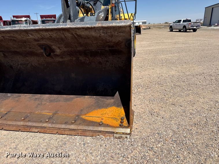 image for item FC2315 2014 John Deere 724K wheel loader