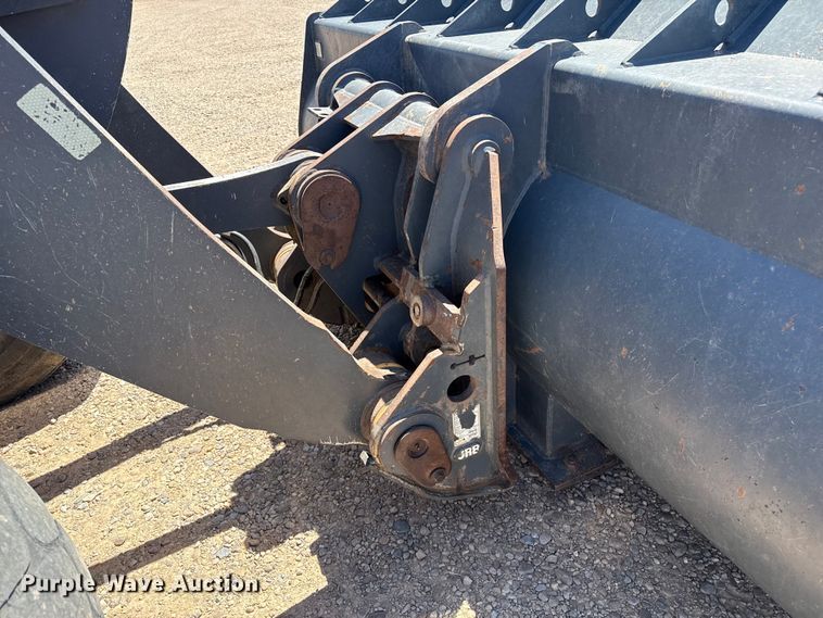 image for item FC2315 2014 John Deere 724K wheel loader