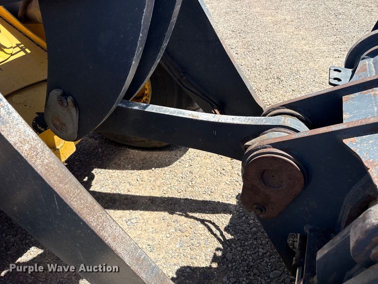 image for item FC2315 2014 John Deere 724K wheel loader