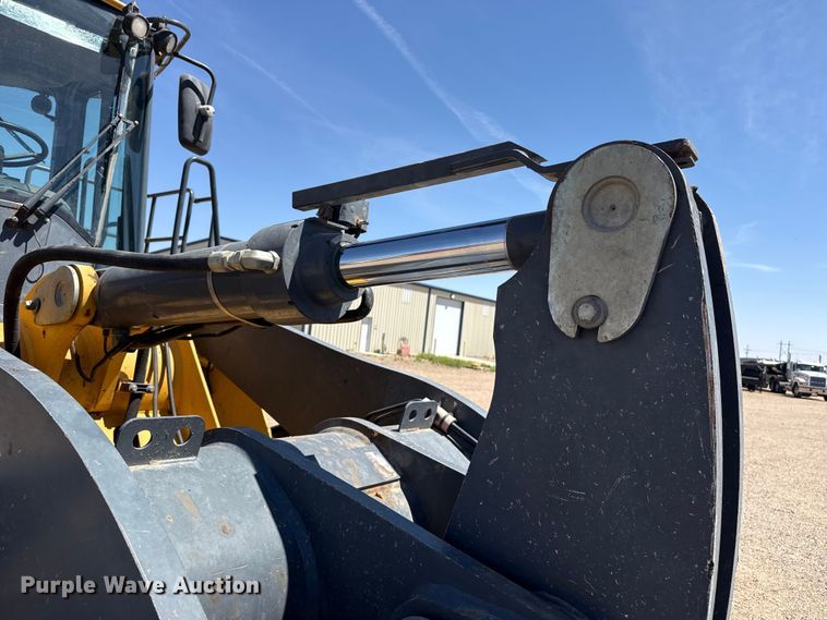 image for item FC2315 2014 John Deere 724K wheel loader