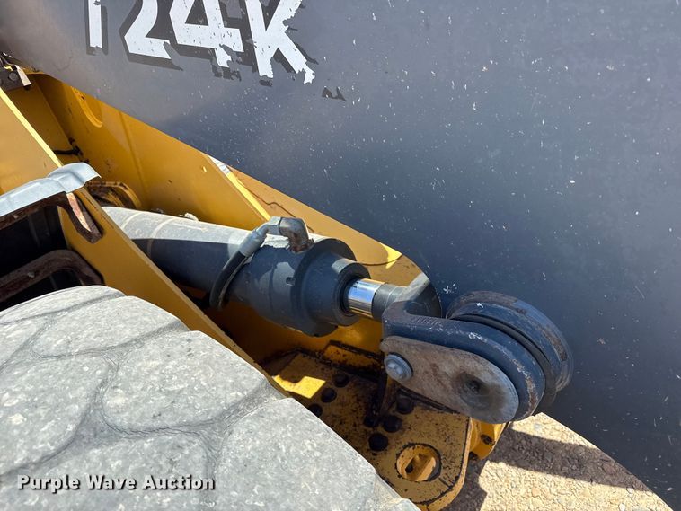 image for item FC2315 2014 John Deere 724K wheel loader