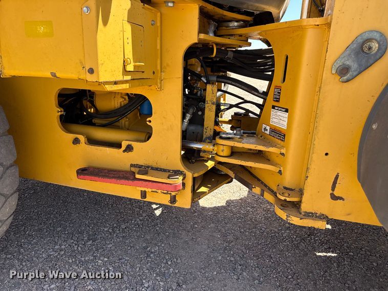 image for item FC2315 2014 John Deere 724K wheel loader