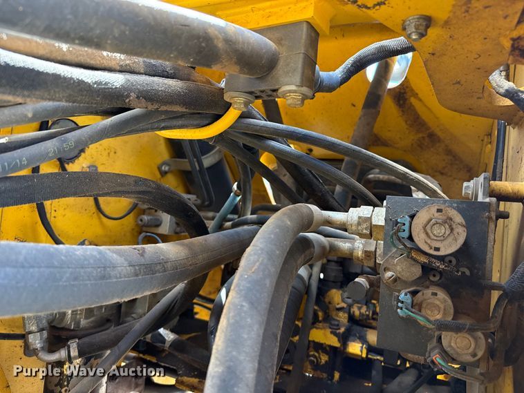 image for item FC2315 2014 John Deere 724K wheel loader