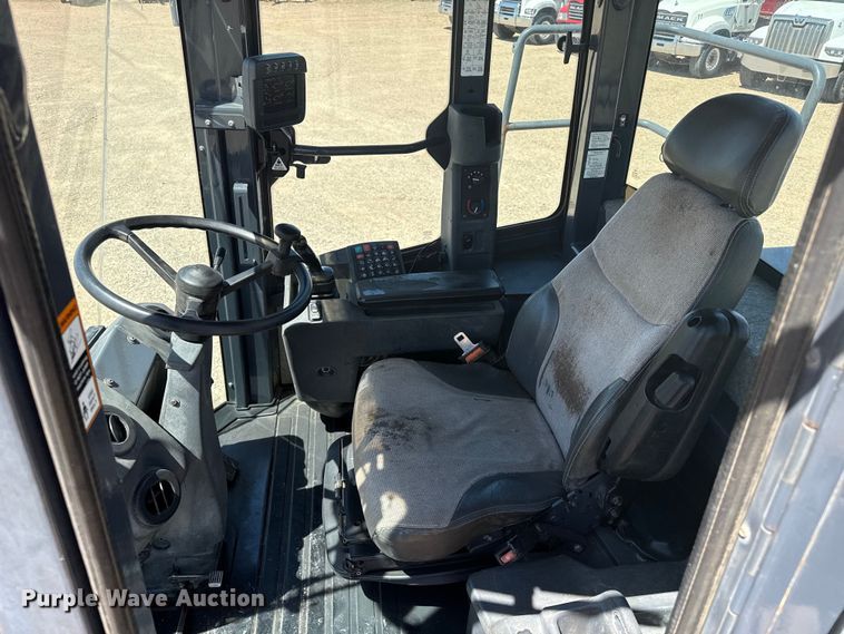image for item FC2315 2014 John Deere 724K wheel loader