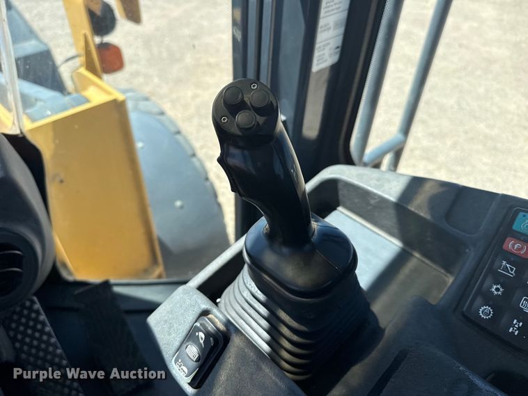 image for item FC2315 2014 John Deere 724K wheel loader