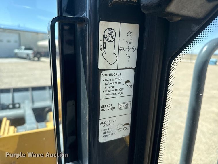 image for item FC2315 2014 John Deere 724K wheel loader