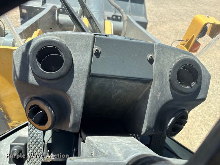 image for item FC2315 2014 John Deere 724K wheel loader