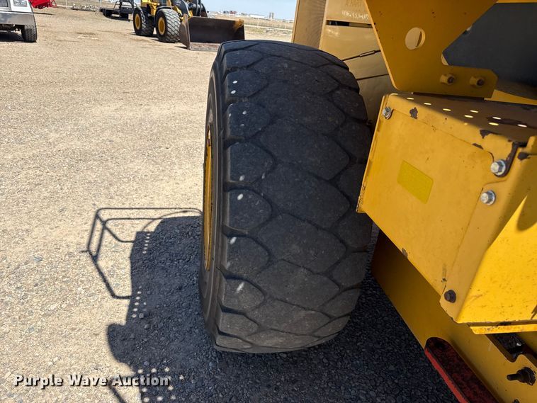 image for item FC2315 2014 John Deere 724K wheel loader