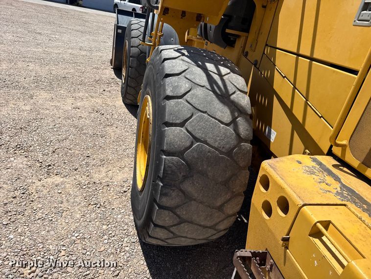 image for item FC2315 2014 John Deere 724K wheel loader