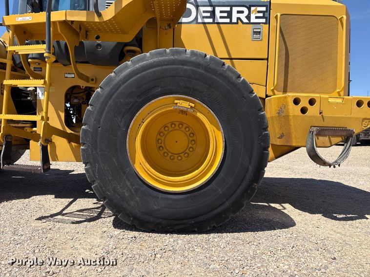 image for item FC2315 2014 John Deere 724K wheel loader