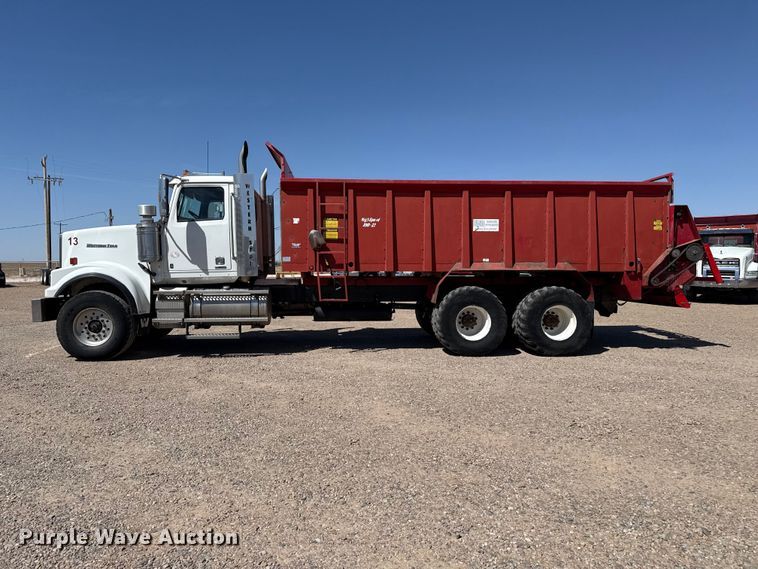 image for item FC2316 2018 Western Star 4900SF manure spreader truck