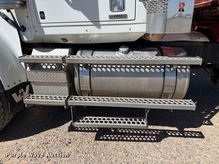 image for item FC2316 2018 Western Star 4900SF manure spreader truck