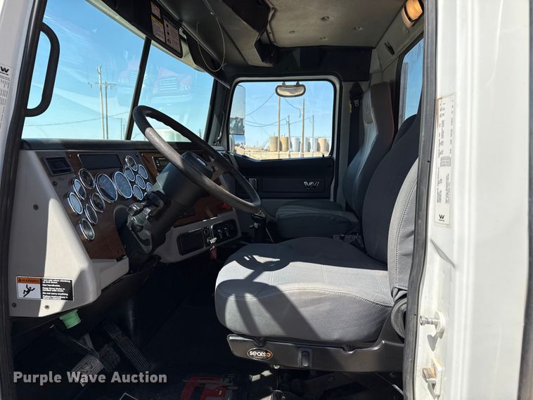 image for item FC2316 2018 Western Star 4900SF manure spreader truck