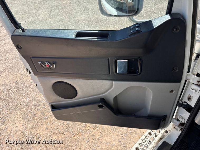 image for item FC2316 2018 Western Star 4900SF manure spreader truck