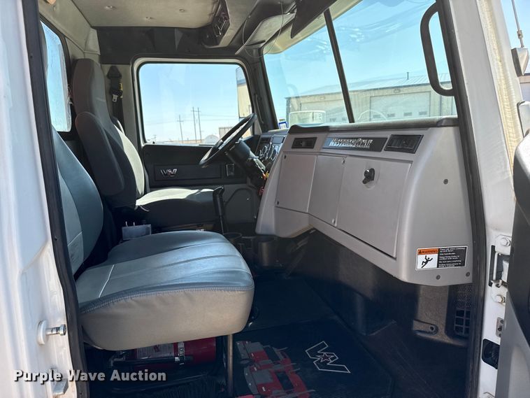 image for item FC2316 2018 Western Star 4900SF manure spreader truck