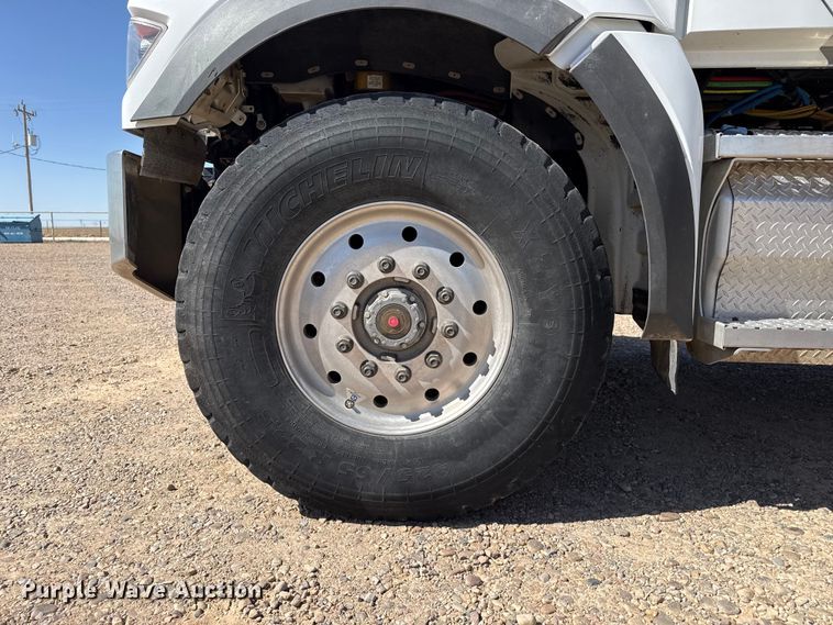 image for item FC2319 2023 Western Star 4900 manure spreader truck