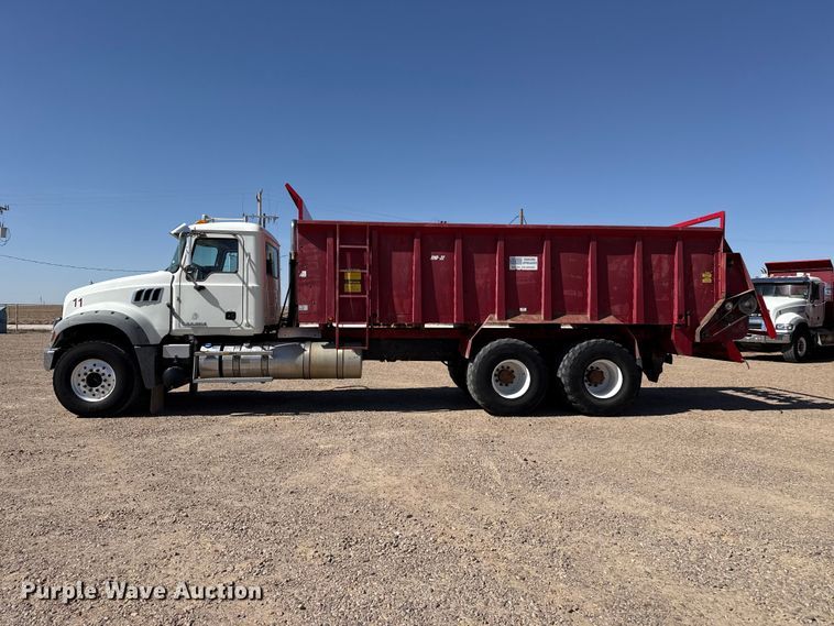 image for item FC2320 2018 Mack GU713 manure spreader truck