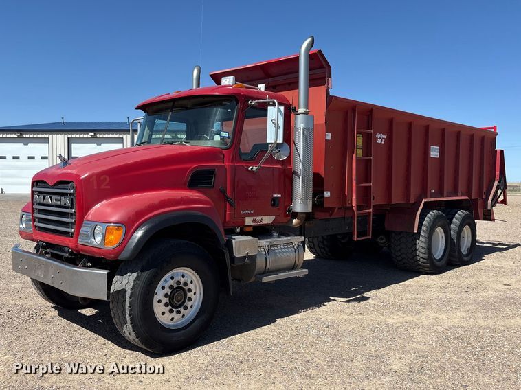 image for item FC2321 2007 Mack CV713 manure spreader truck
