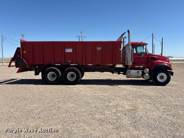 image for item FC2321 2007 Mack CV713 manure spreader truck