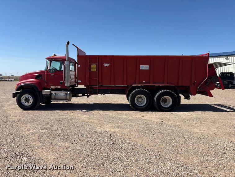 image for item FC2321 2007 Mack CV713 manure spreader truck
