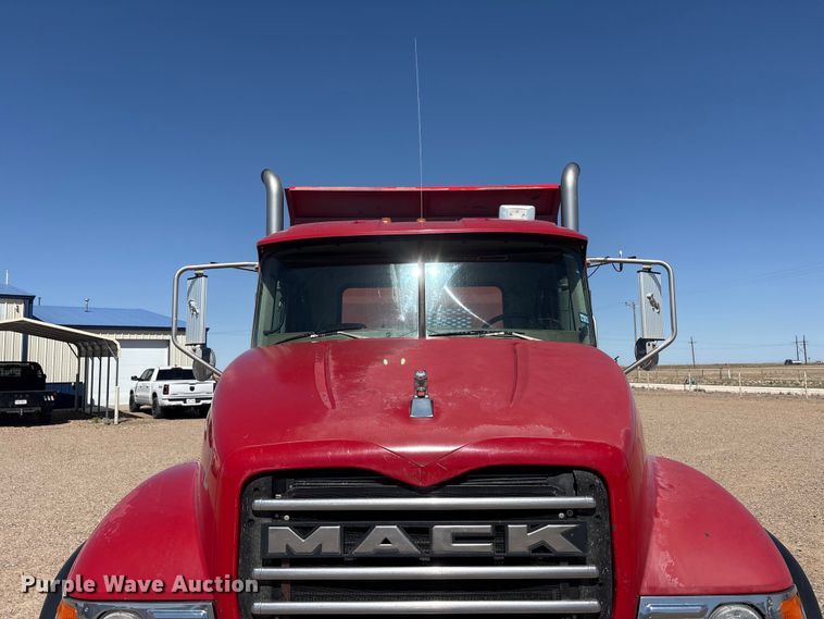 image for item FC2321 2007 Mack CV713 manure spreader truck