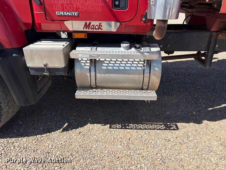 image for item FC2321 2007 Mack CV713 manure spreader truck