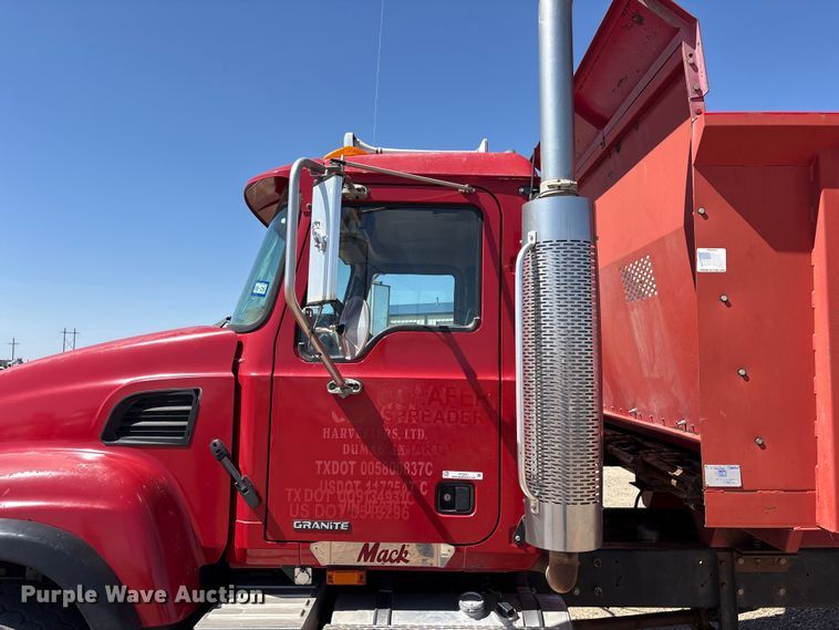 image for item FC2321 2007 Mack CV713 manure spreader truck