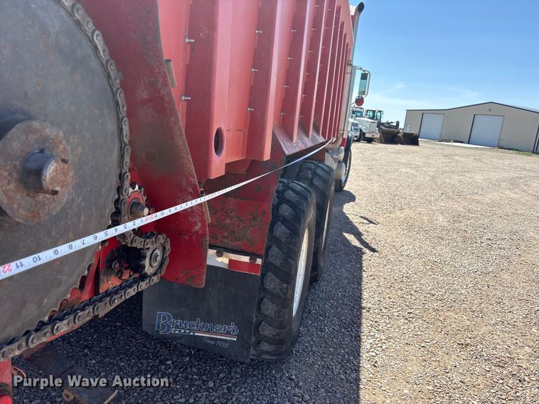 image for item FC2321 2007 Mack CV713 manure spreader truck