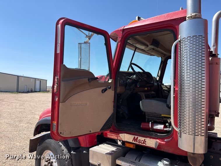 image for item FC2321 2007 Mack CV713 manure spreader truck
