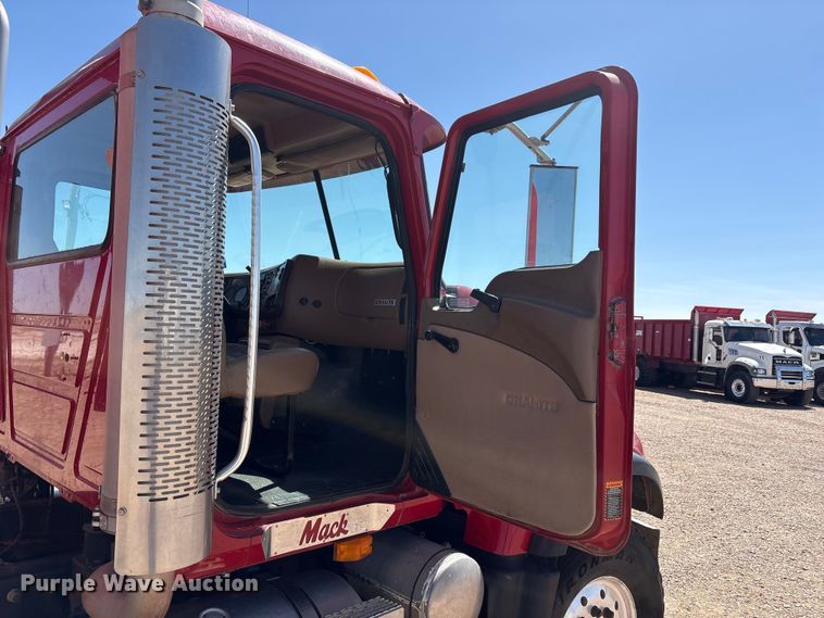 image for item FC2321 2007 Mack CV713 manure spreader truck