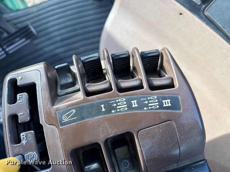 image for item FC2328 2004 John Deere 8120 MFWD tractor