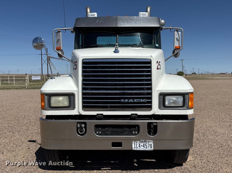 image for item FC2330 2016 Mack CHU613 semi truck