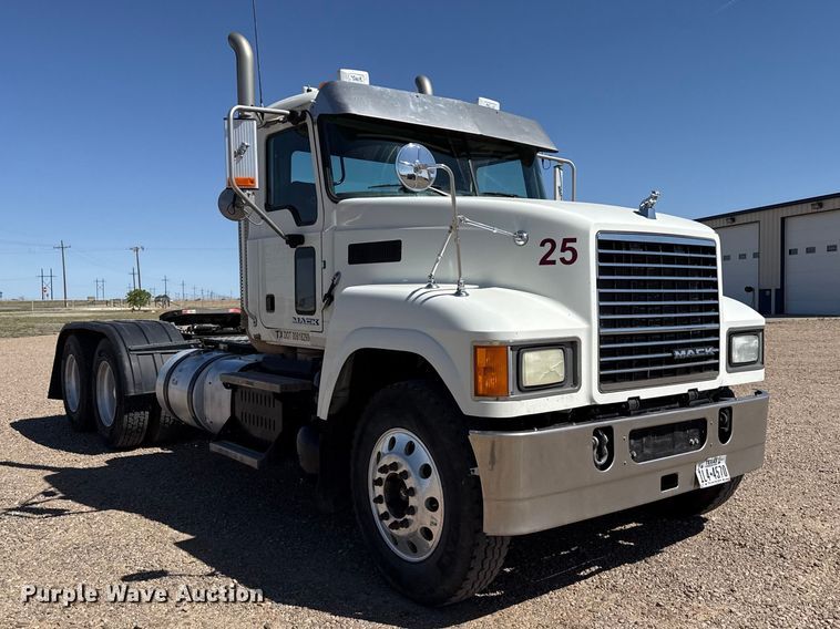 image for item FC2330 2016 Mack CHU613 semi truck