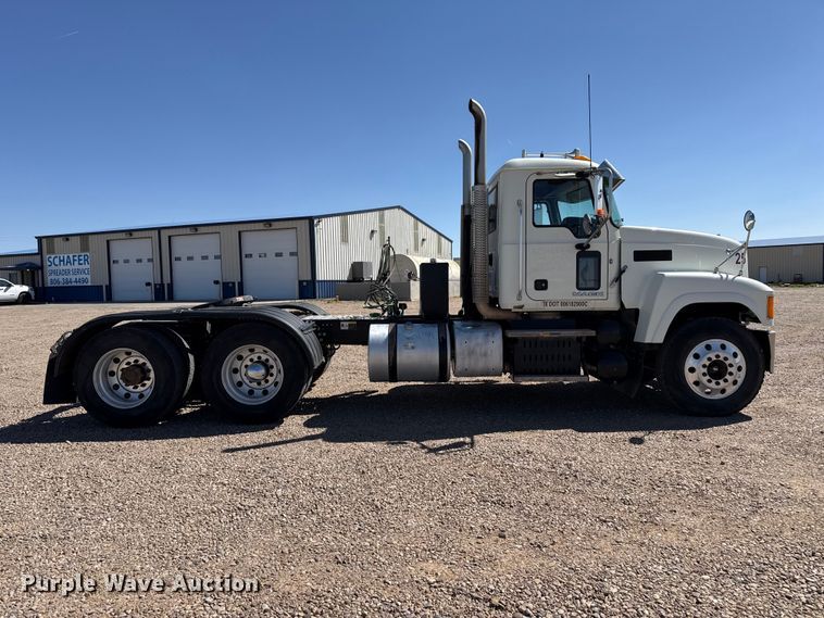 image for item FC2330 2016 Mack CHU613 semi truck