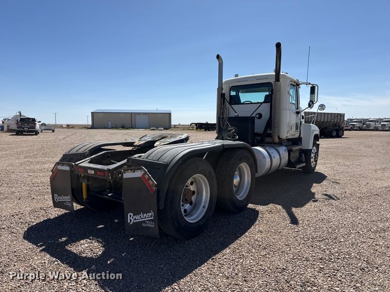image for item FC2330 2016 Mack CHU613 semi truck