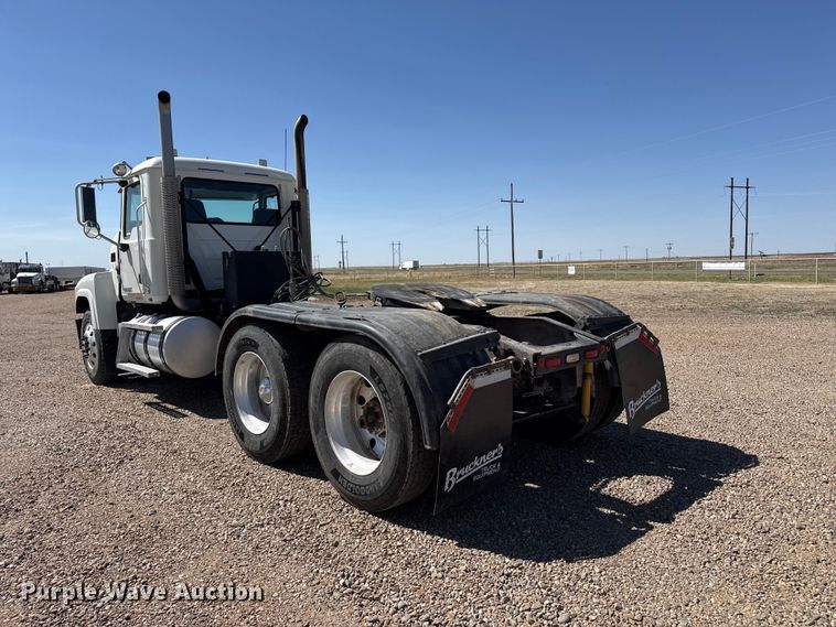 image for item FC2330 2016 Mack CHU613 semi truck