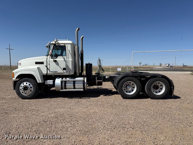 image for item FC2330 2016 Mack CHU613 semi truck