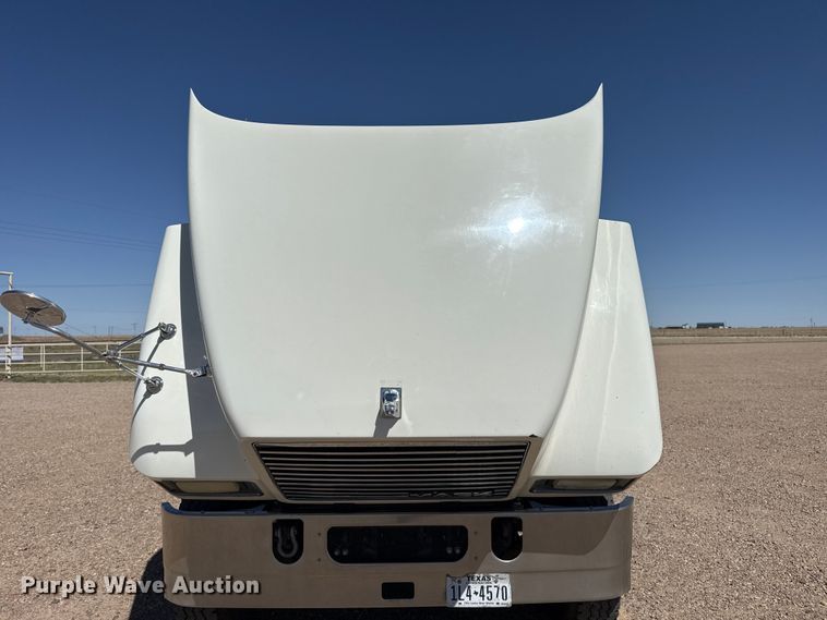 image for item FC2330 2016 Mack CHU613 semi truck