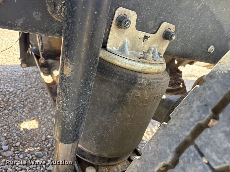 image for item FC2330 2016 Mack CHU613 semi truck