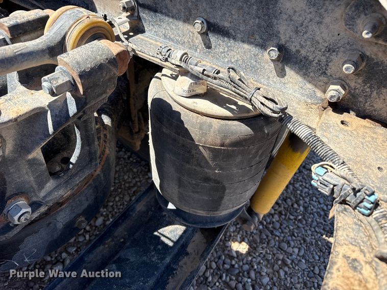 image for item FC2330 2016 Mack CHU613 semi truck