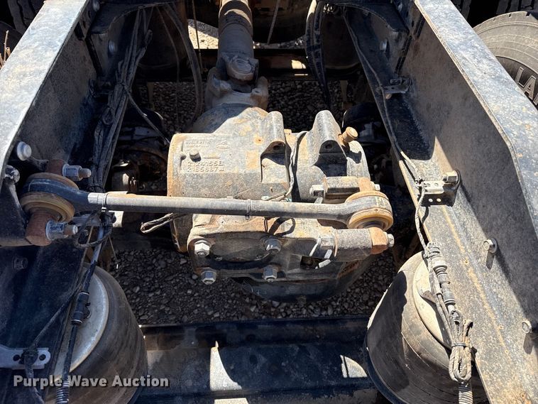 image for item FC2330 2016 Mack CHU613 semi truck