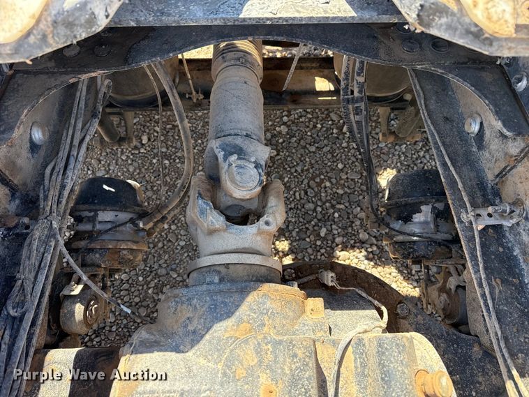 image for item FC2330 2016 Mack CHU613 semi truck