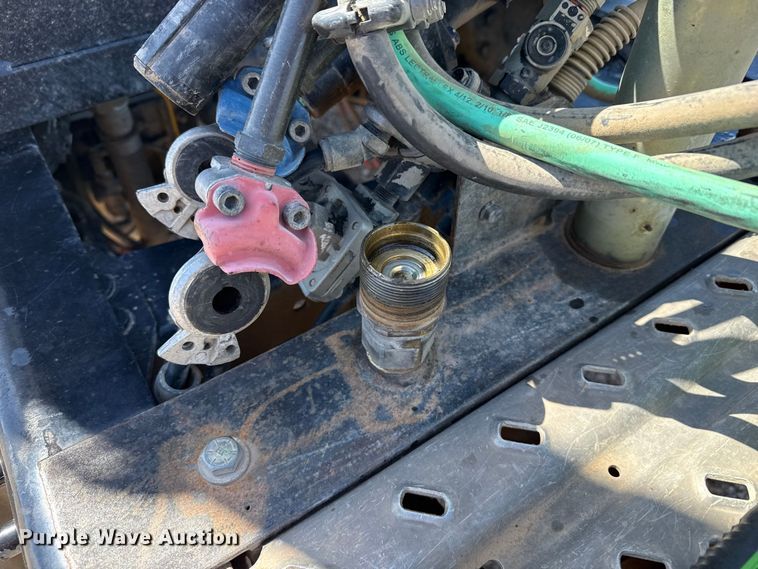 image for item FC2330 2016 Mack CHU613 semi truck