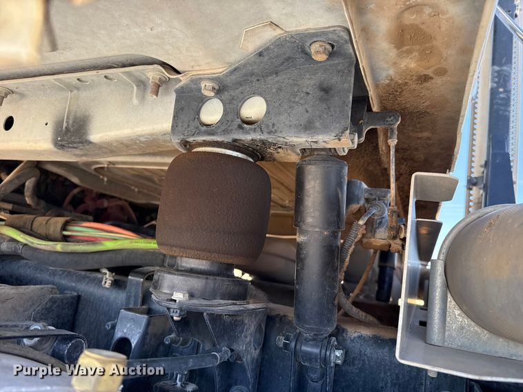 image for item FC2330 2016 Mack CHU613 semi truck