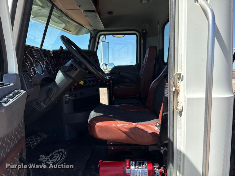 image for item FC2330 2016 Mack CHU613 semi truck