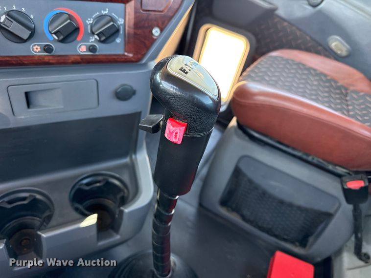 image for item FC2330 2016 Mack CHU613 semi truck