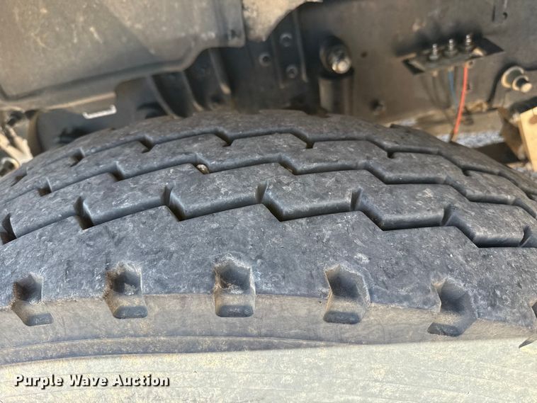 image for item FC2330 2016 Mack CHU613 semi truck