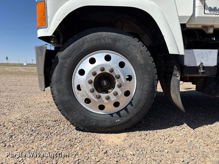 image for item FC2330 2016 Mack CHU613 semi truck