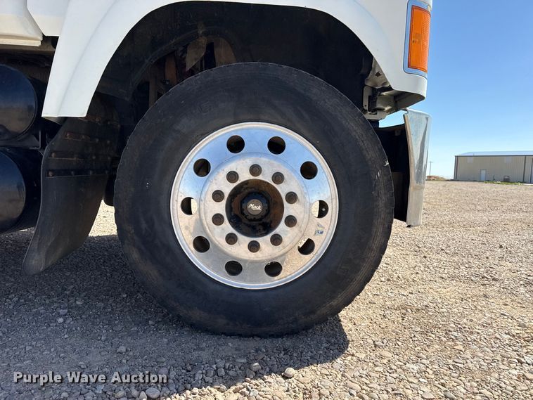 image for item FC2330 2016 Mack CHU613 semi truck