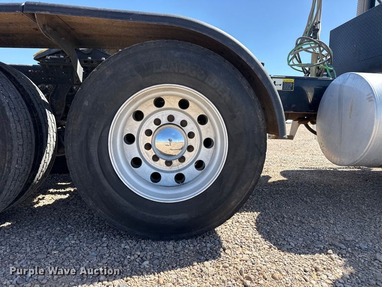 image for item FC2330 2016 Mack CHU613 semi truck
